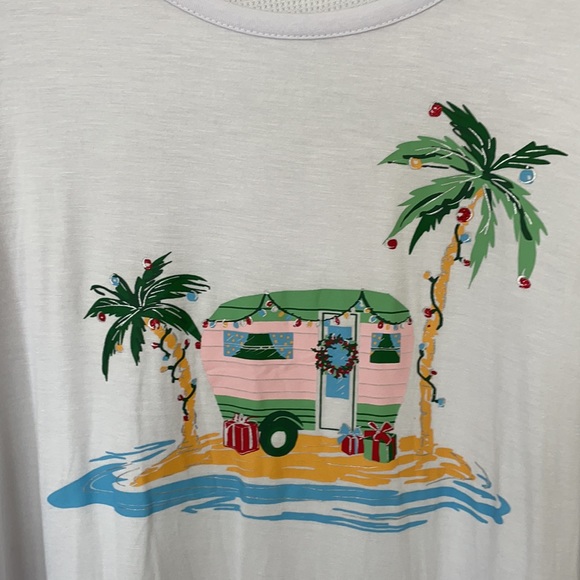 NWT Magical Season Christmas Tee 🌴🎁 - Picture 2 of 5